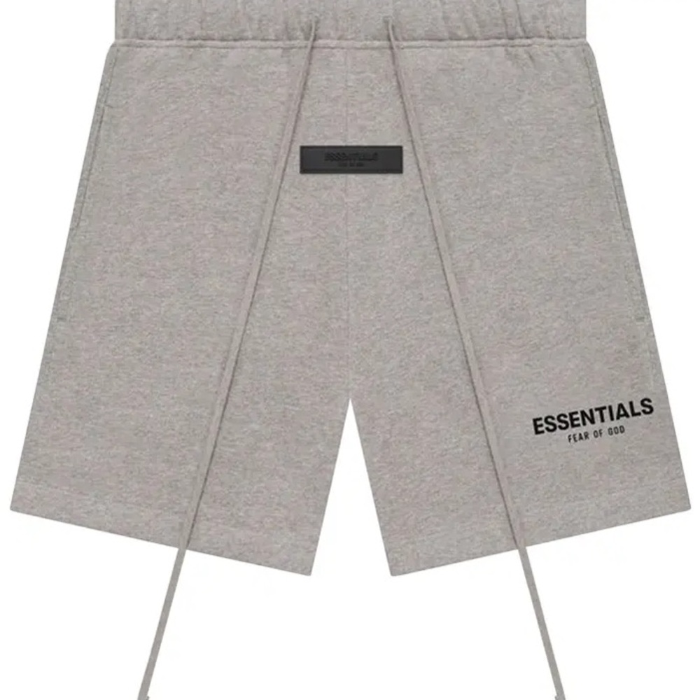 Fear of God Essentials Shorts in Dark Oatmeal